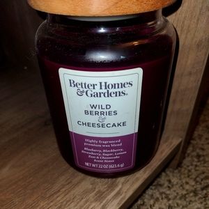 Better homes & Garden candle, Wild Berries & Cheesecake